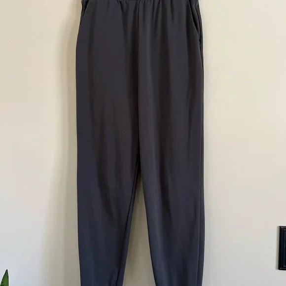 Uniqlo Women's Charcoal Jogger Pants - Picture 3 of 15